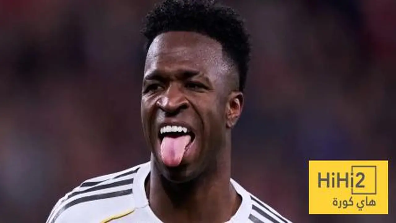 في صورة مثيرة.. فينيسيوس يخفي رسالة مبطنة للمعجبين